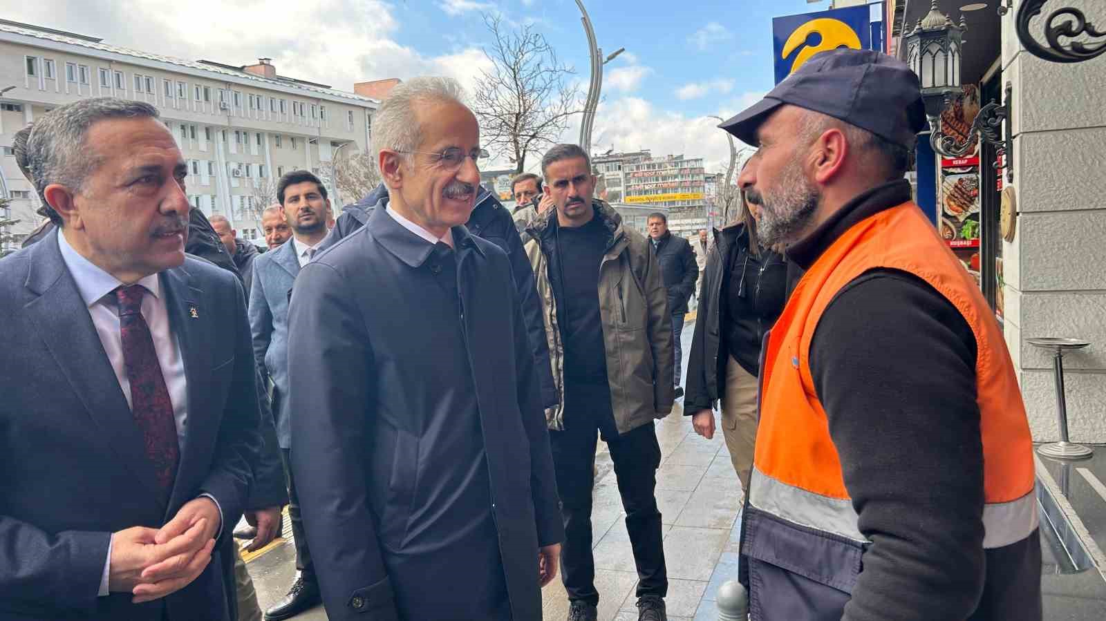 ulastirma ve altyapi bakani uraloglu vana geldi 2 vhIYhD3O