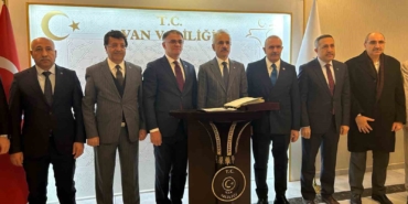 ulastirma-ve-altyapi-bakani-uraloglu-vana-geldi-Qa3wMCjb.jpg
