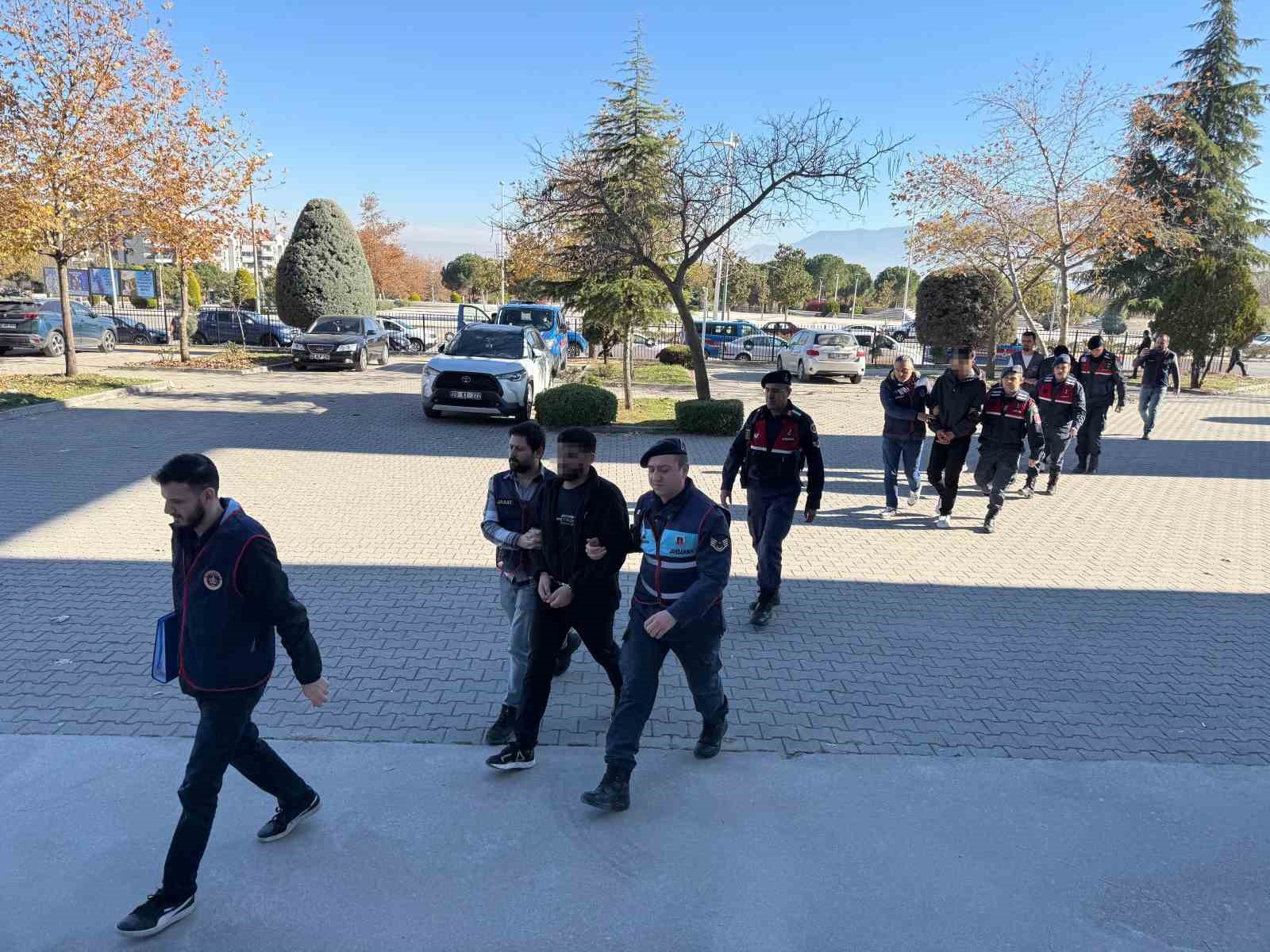 ulke genelinde 150 milyonluk hirsizlik yapan kasa fareleri operasyonlarla yakalandi 0