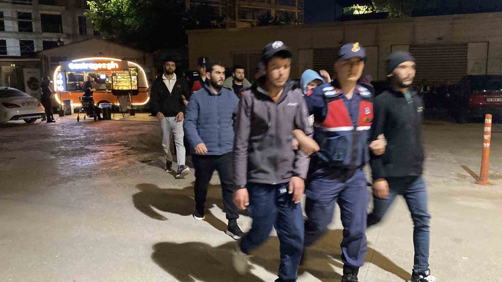 Ülkeye kaçak yollarla giren 7 şahıs yakalandı 4 ulkeye kacak yollarla giren 7 sahis yakalandi 0 r3u5J5wW