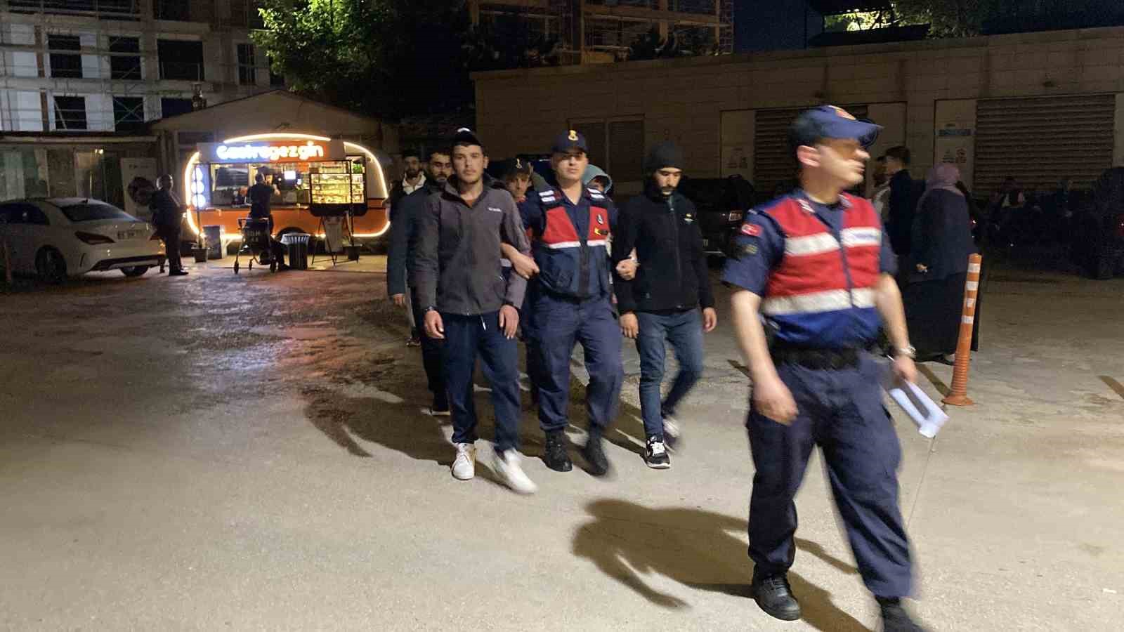 Ülkeye kaçak yollarla giren 7 şahıs yakalandı 5 ulkeye kacak yollarla giren 7 sahis yakalandi 1 Lj18QBkp