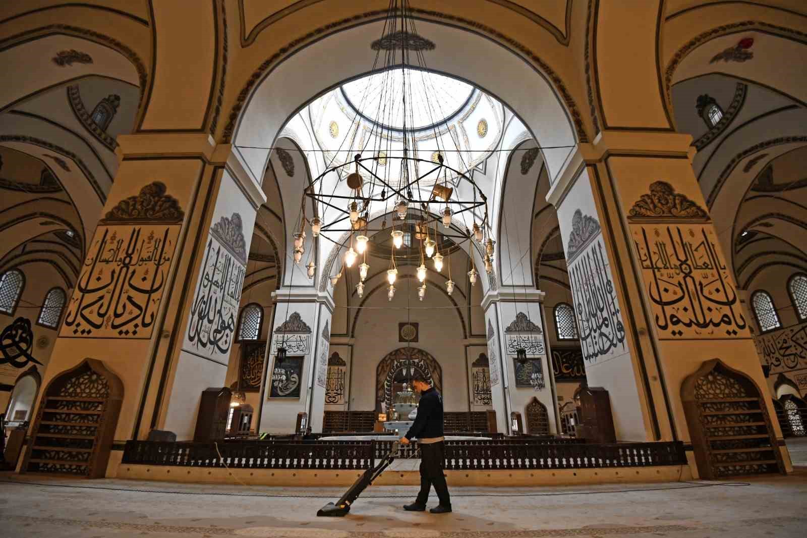 ulu cami teravihlere hazir 0 RfIGFS65