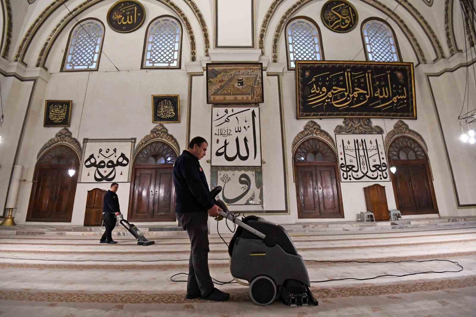 ulu cami teravihlere hazir 3 PsjDrKnl