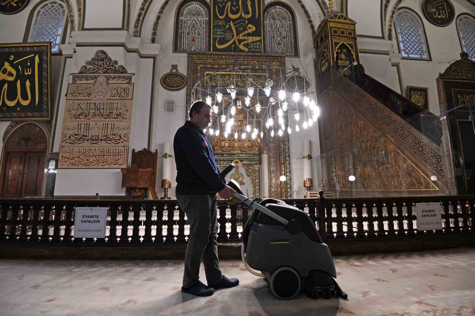 ulu cami teravihlere hazir 4 7tNtpQde