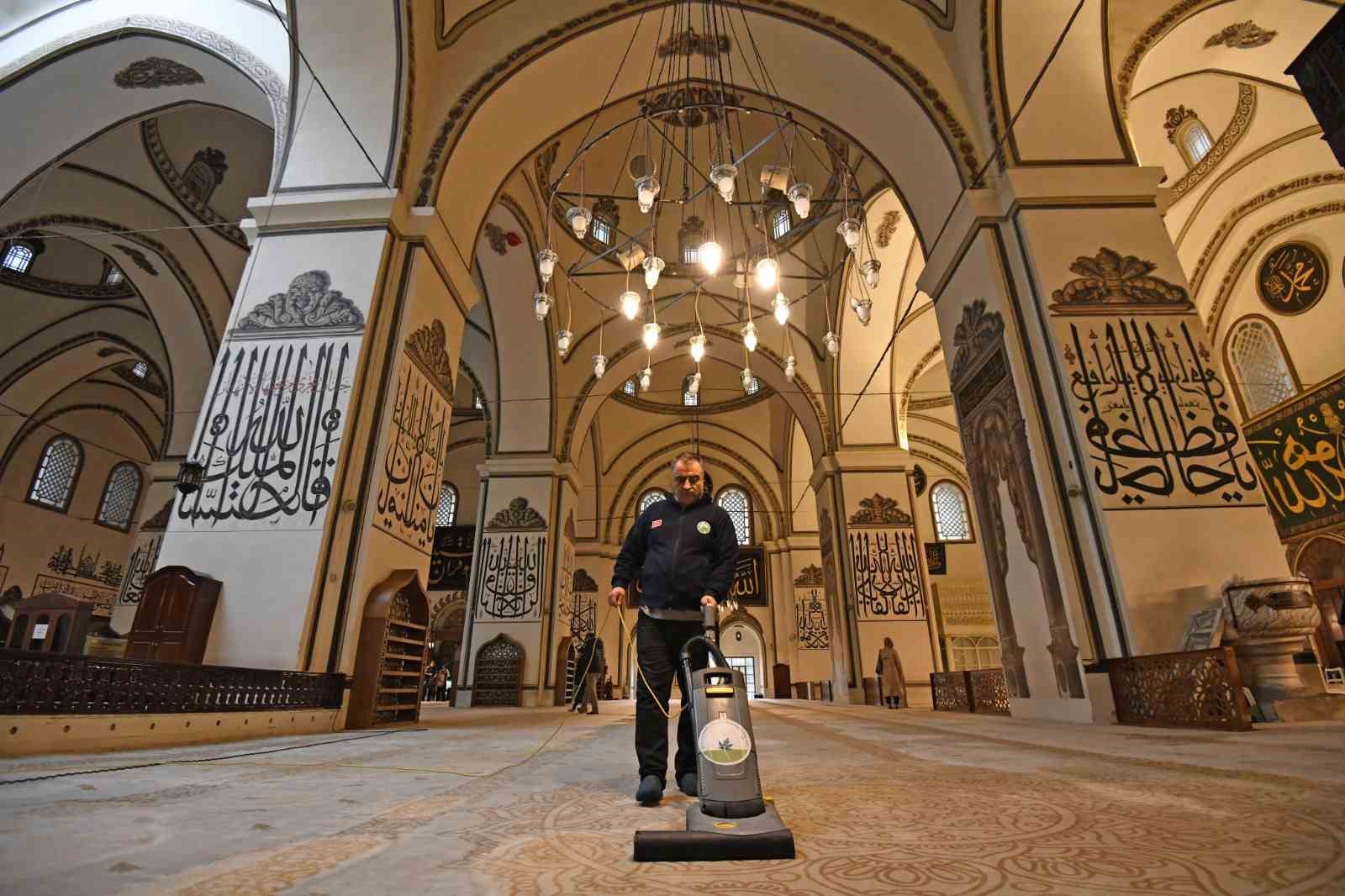 ulu cami teravihlere hazir 5 Vy3p6WB3