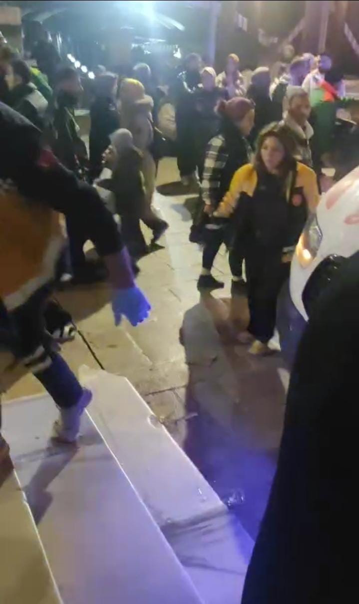 ulu camiinde yogunluk sebebiyle bir kadin bayginlik gecirdi 3 LLY1DP6D