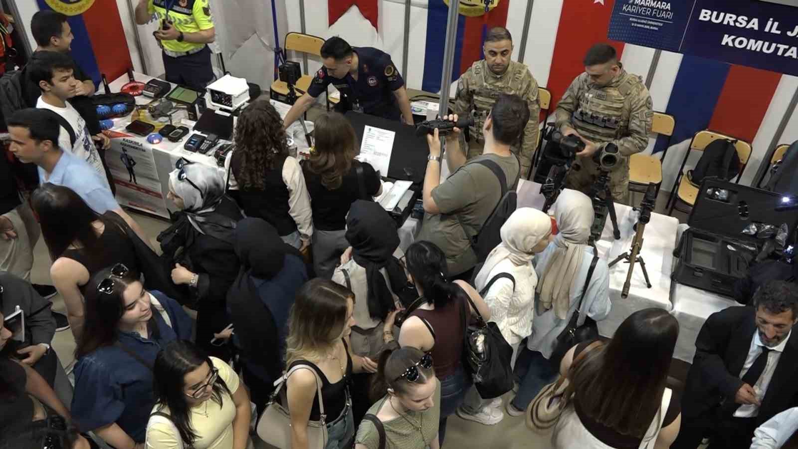 Uludağ Kariyer Fuarı’nda jandarma rüzgarı….Öğrenciler standın önünden ayrılmadı 4 uludag kariyer fuarinda jandarma ruzgariogrenciler standin onunden ayrilmadi 0 mkkDr6zA