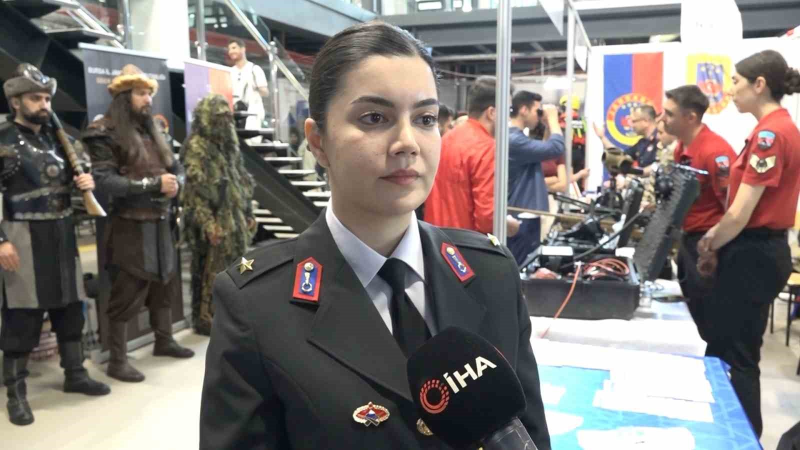 Uludağ Kariyer Fuarı’nda jandarma rüzgarı….Öğrenciler standın önünden ayrılmadı 7 uludag kariyer fuarinda jandarma ruzgariogrenciler standin onunden ayrilmadi 3 kUKMeX8v