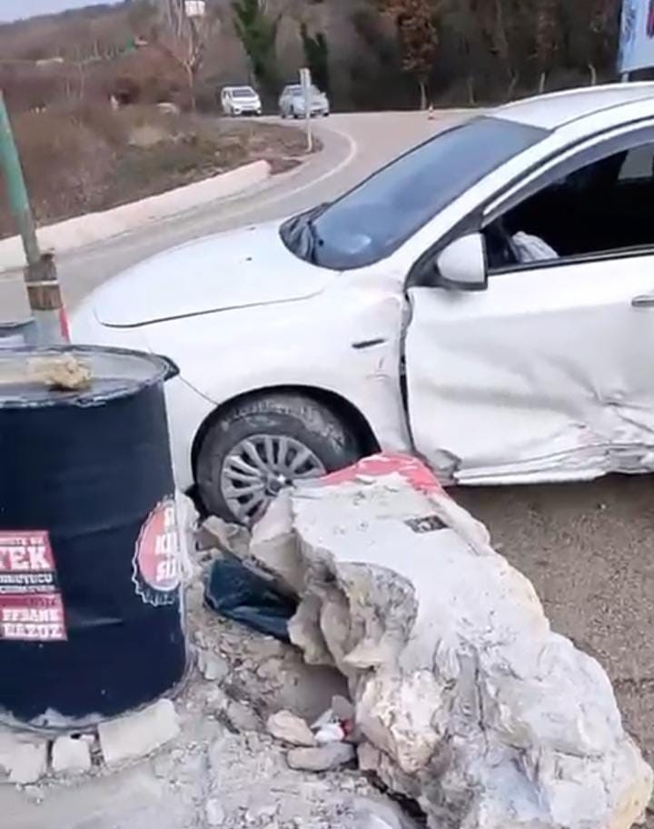 uludag yolunda kontrolden cikan arac bariyerlere carpti 2 Earw5gGF