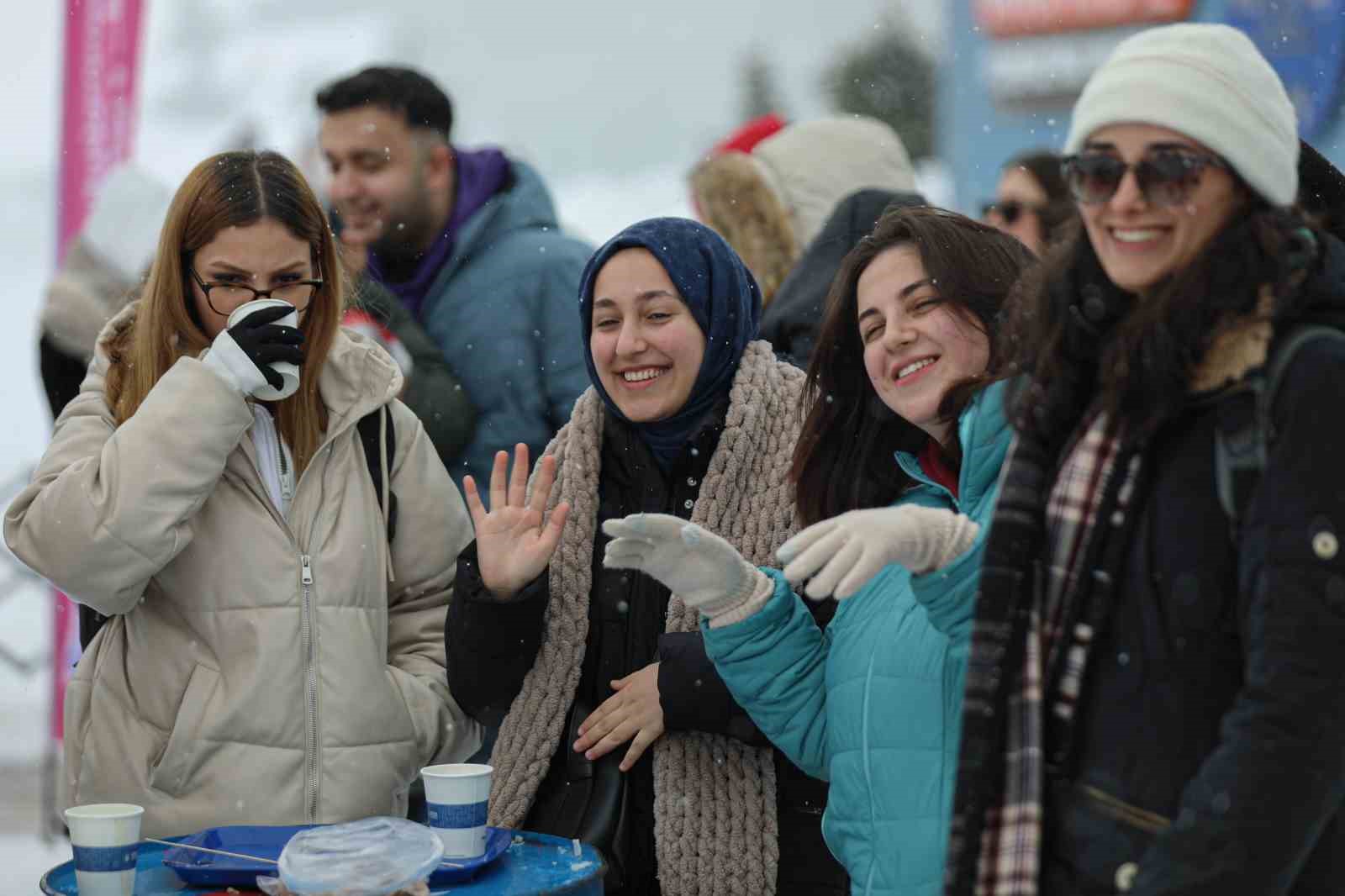 uludag zirvesinde genclik bulusmasi 1 ZkuRyXHt
