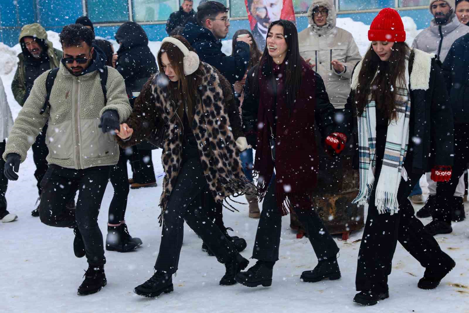 uludag zirvesinde genclik bulusmasi 3 ZSIRZing