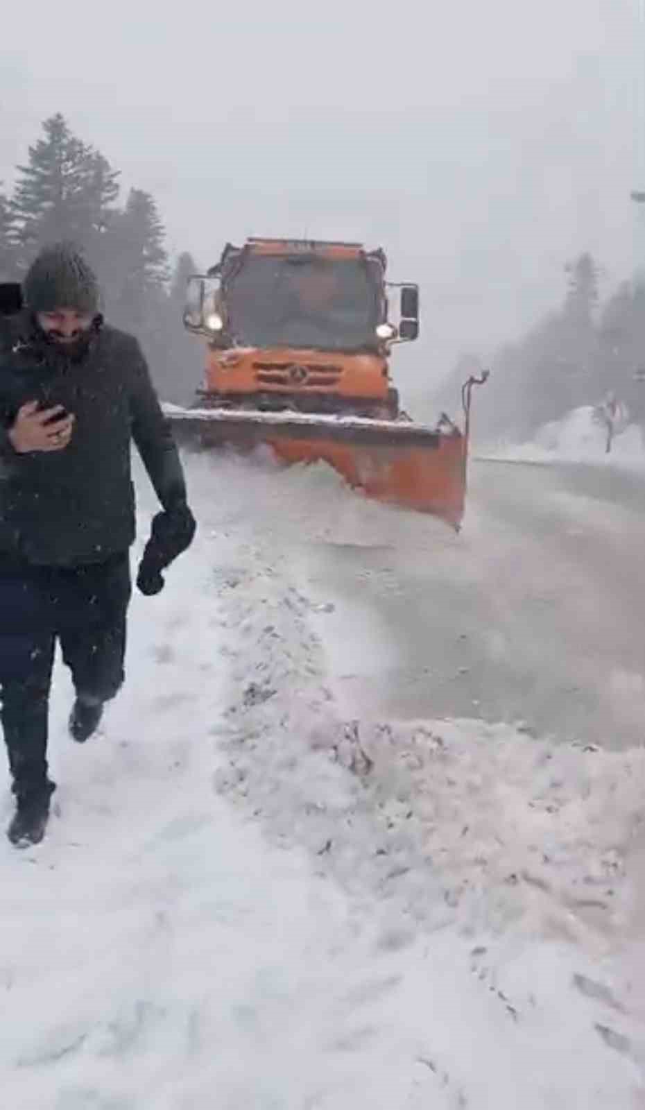 uludagda bayramda kar surprizi yollar beyaza burundu ekipler seferber oldu 2 98Sy7T8G