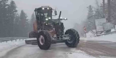 uludagda-bayramda-kar-surprizi-yollar-beyaza-burundu-ekipler-seferber-oldu-sr6Ifp83.jpg