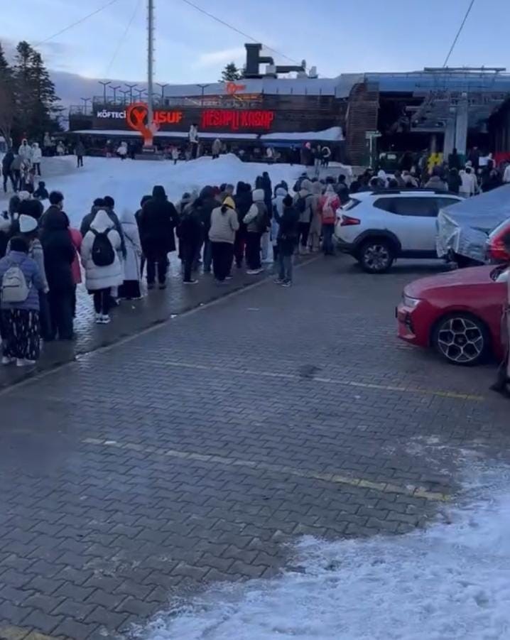 Uludağ’da teleferik kuyruğu metrelerce uzadı 5 uludagda teleferik kuyrugu metrelerce uzadi 1 1ZPp96Xd
