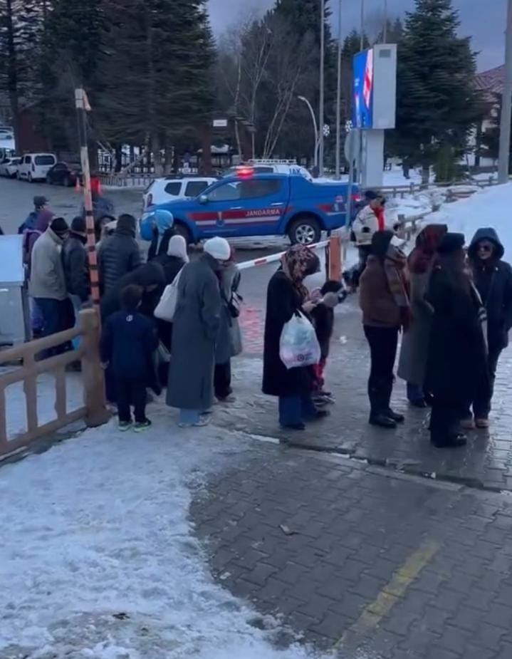 Uludağ’da teleferik kuyruğu metrelerce uzadı 6 uludagda teleferik kuyrugu metrelerce uzadi 2 QuMkSnFT