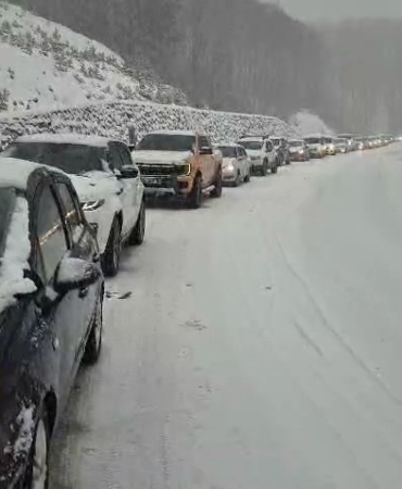 uludagda-trafik-cilesi-kilometrelerce-kuyruk-olustu-nRTdi6Gm.jpg