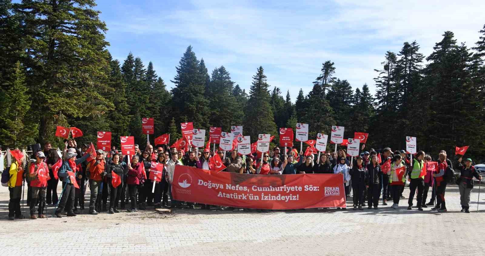 uludagda yuzlerce kisi cumhuriyetin izinde yurudu 2