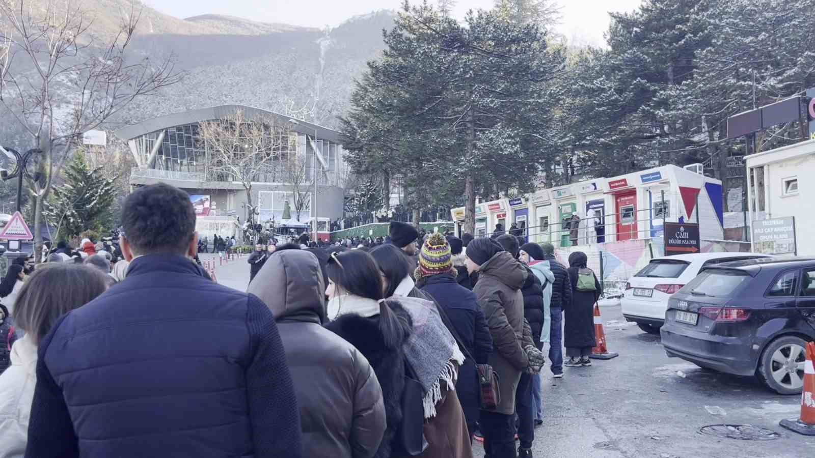 uludagda zirve yarisiteleferik kuyruklari metrelerce uzadi 1 BPHLbaVr