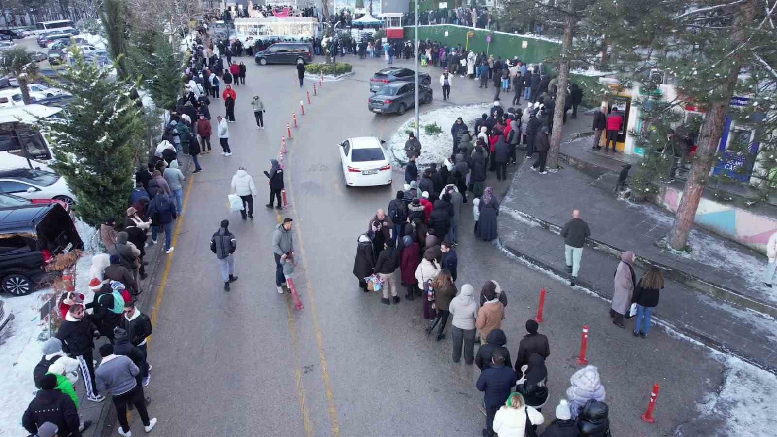 uludagda zirve yarisiteleferik kuyruklari metrelerce uzadi 5 kh2nmllT