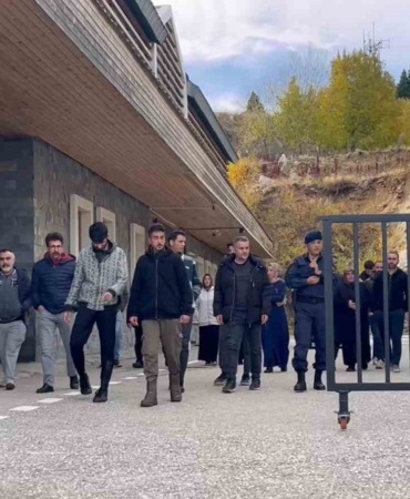 uludagin-ormanlarinda-12-saatlik-kabuskayip-gencler-bulundu-ekkLk34W.jpg