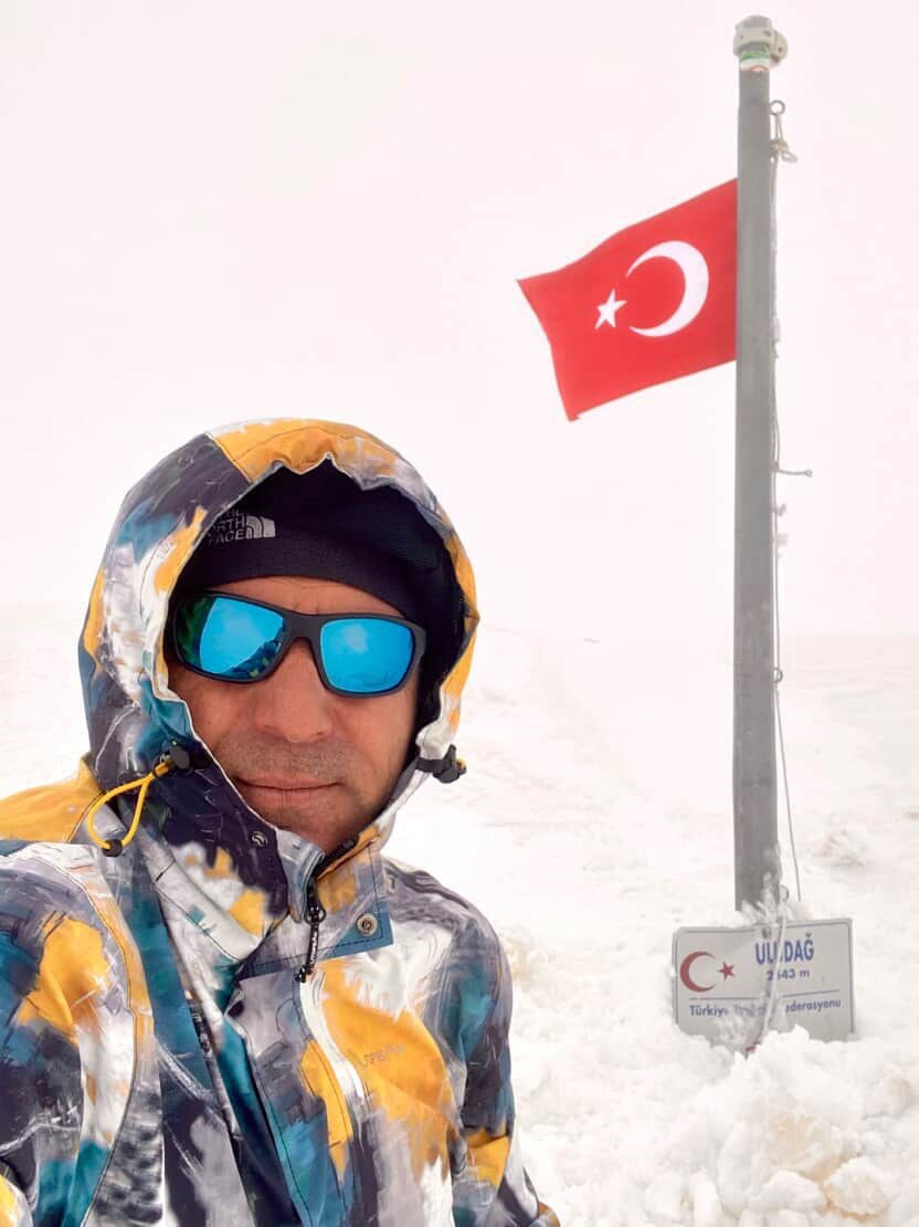 uludagin zirvesindeki donmus turk bayragini dagcilar degistirdi 4 5ee77JEr