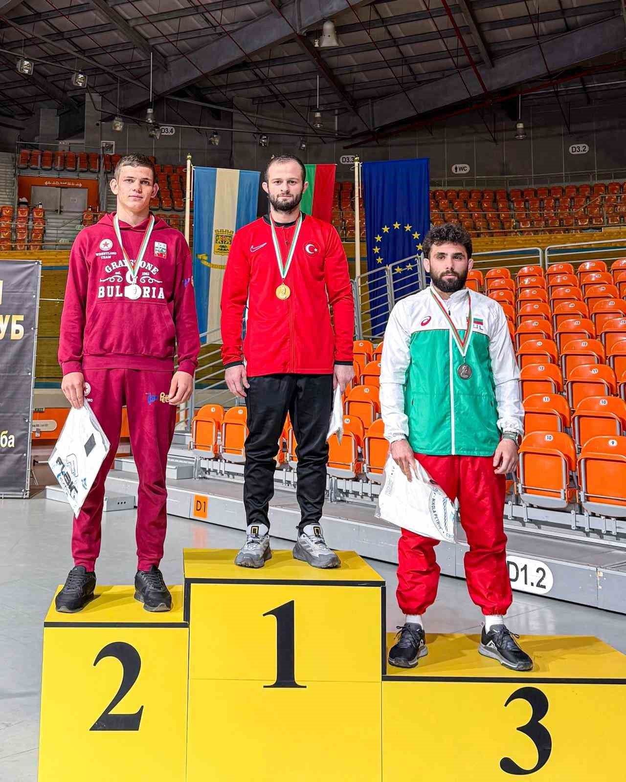 uluslararasi dan kolov nikola petrov turnuvasinda millilerden 6 madalya 3 GRduBH8G