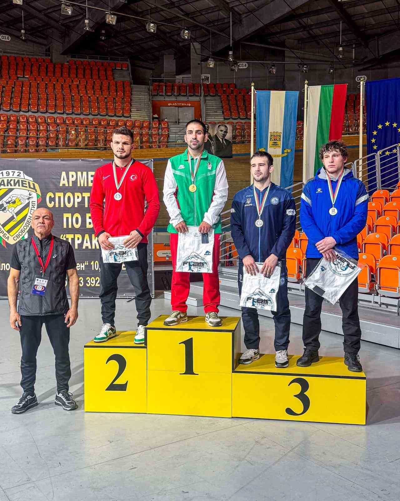 uluslararasi dan kolov nikola petrov turnuvasinin 2 gununde millilerden 11 madalya 4 YMS2tDIi