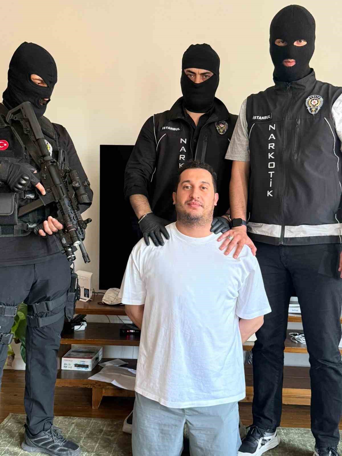 uluslararasi duzeyde aranan fasli uyusturucu kacakcisi mit ve emniyetin ortak operasyonuyla yakalandi 0 2avGnDF2