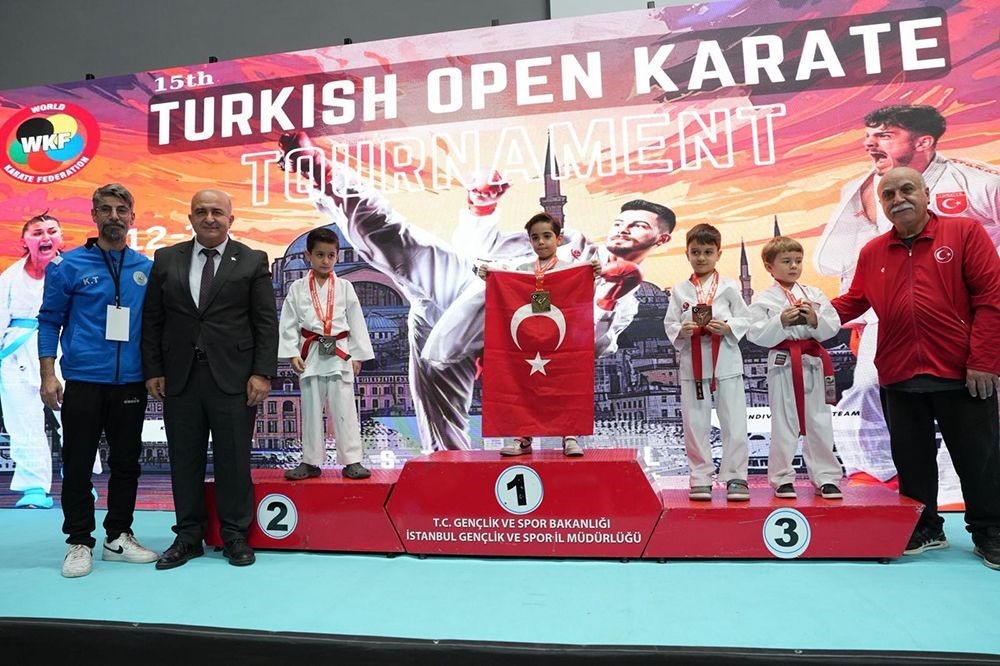 uluslararasi karete turnuvasinda gaziosmanpasa ruzgari esti 2 9HW1cpfH