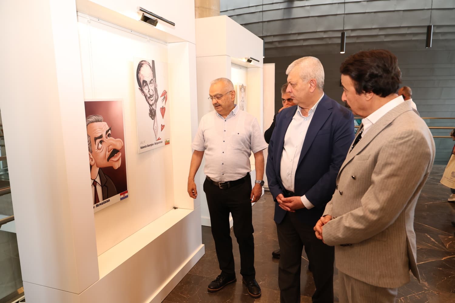 uluslararasi orhan kemal karikaturleri sergisi osmangazide acildi 1 IpZiha9U