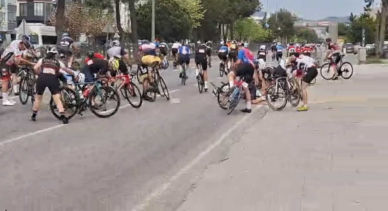 Uluslararası Samsun Gran Fondo Yarışında korkutan kaza: 2 yaralı 5 uluslararasi samsun gran fondo yarisinda korkutan kaza 2 yarali 1 lJVyD6eZ