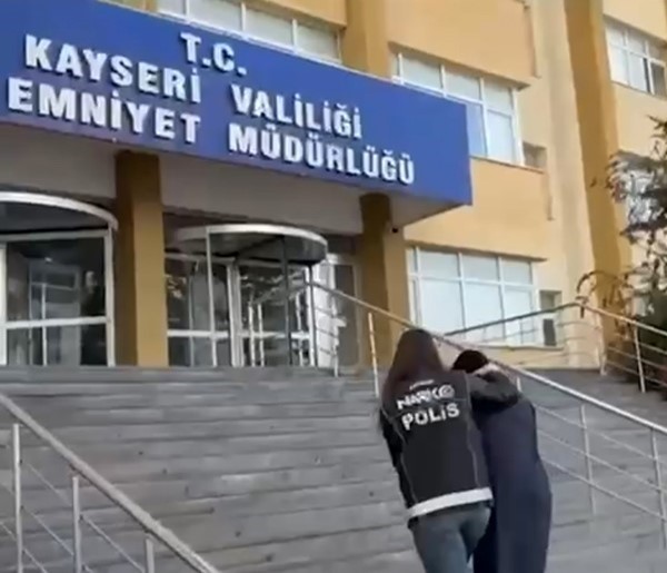 uluslararasi uyusturucu madde ticareti yapan supheli midesinde uyusturucuyla yakalandi 0