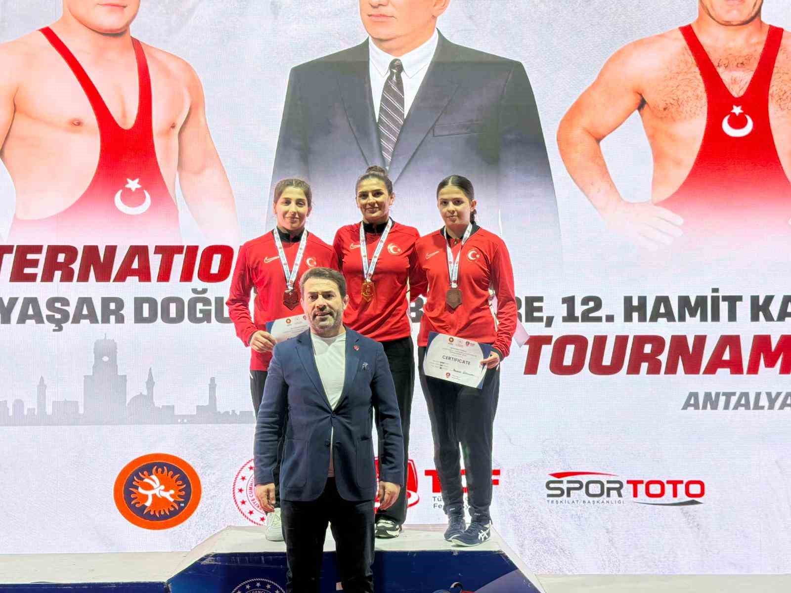 uluslararasi yasar dogu vehbi emre ve hamit kaplan turnuvasinda ikinci gun tamamlandi 0 u98b2vL5