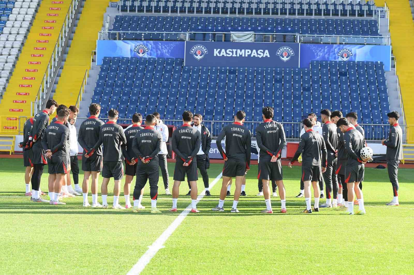 umit milli futbol takimi ukrayna maci hazirliklarini tamamladi 2 wN8WZwck