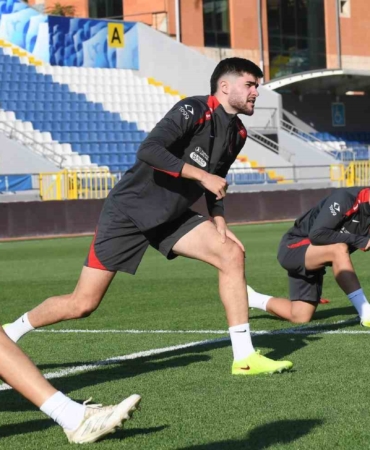 umit-milli-futbol-takimi-ukrayna-maci-hazirliklarini-tamamladi-PEeueELn.jpg