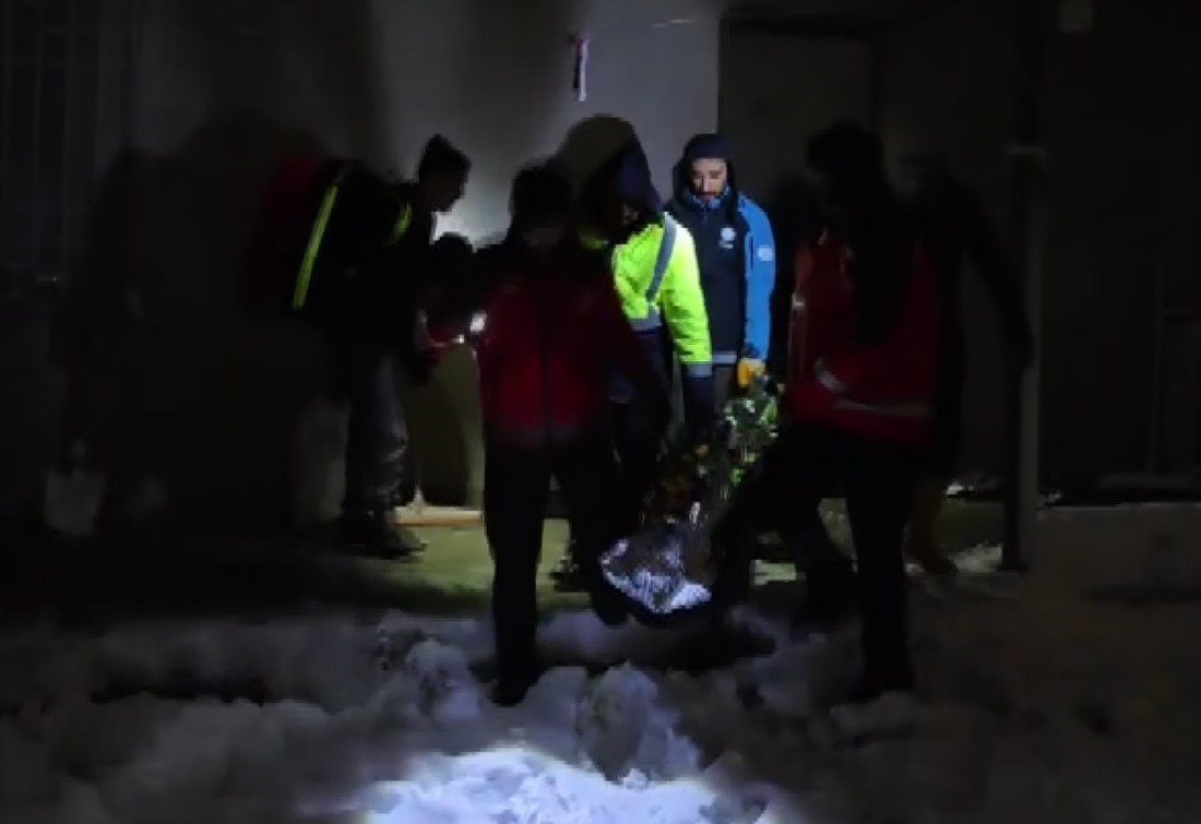 umke araclari kara saplaninca vakaya yuruyerek ulasti 2 45Keuw9Q