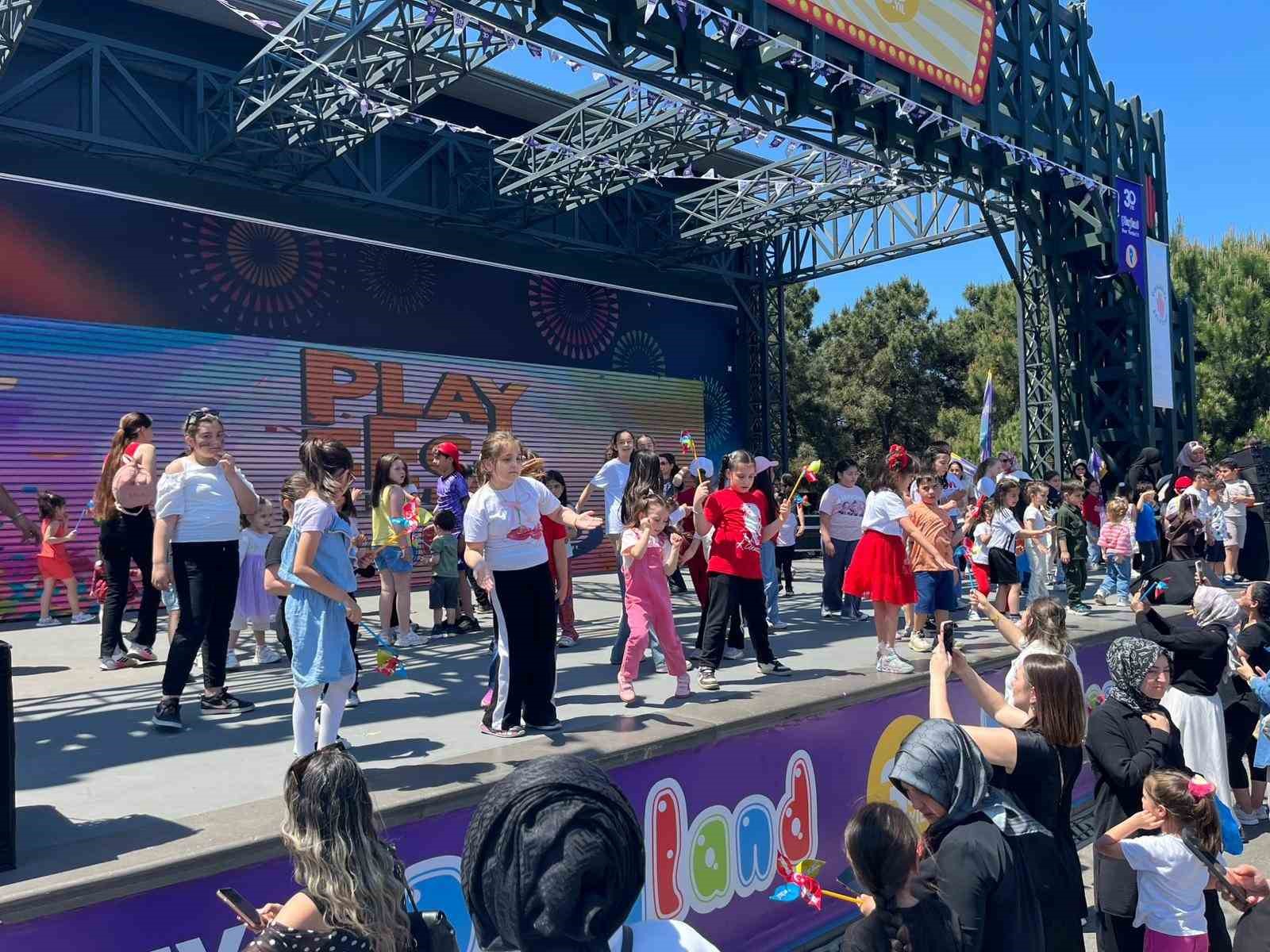 umraniye 5 geleneksel cocuk festivalinde cocuklar doyasiya eglendi 1 KWL6Vv2k