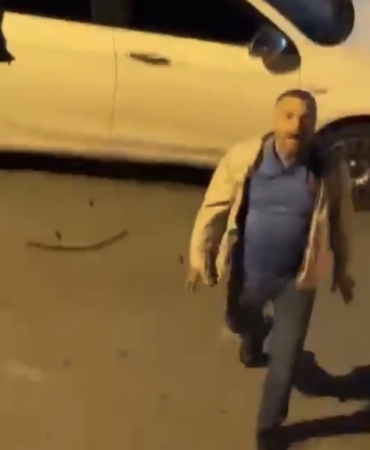 umraniyede-esinin-ve-komsusunun-otomobiline-sopayla-zarar-veren-kisi-kamerada-miNAprl2.jpg