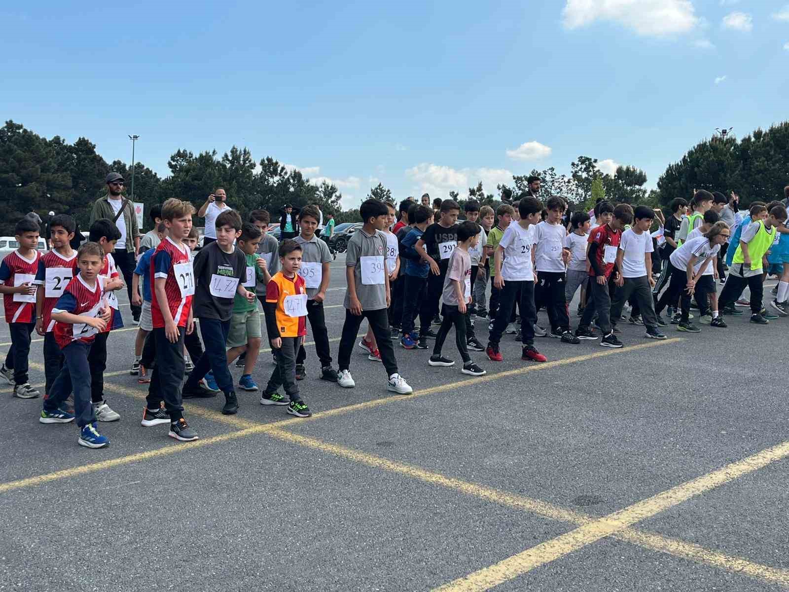umraniyede genc sporcular kros parkurunda yaristi 3 qdAFJcOf