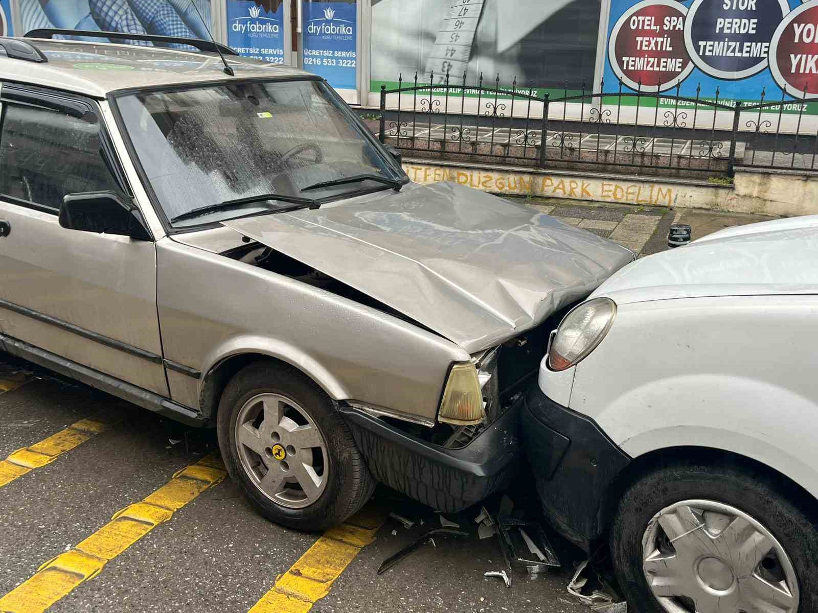 umraniyede iett otobusu park halindeki araclara carpti 1 yyFbecQp