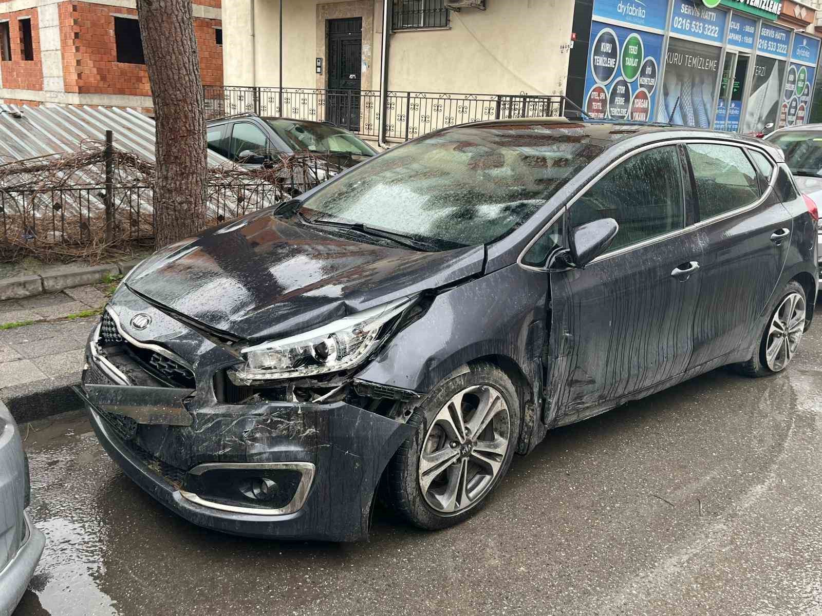 umraniyede iett otobusu park halindeki araclara carpti 4 h78uiEIX