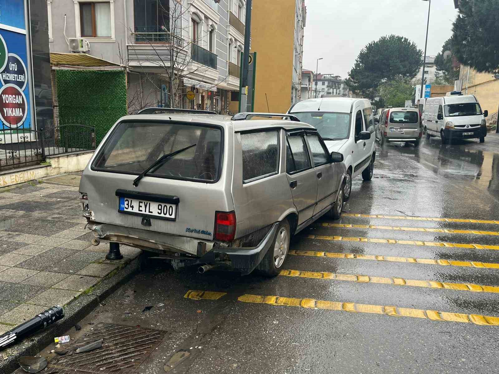umraniyede iett otobusu park halindeki araclara carpti 5 EZvGeSYV