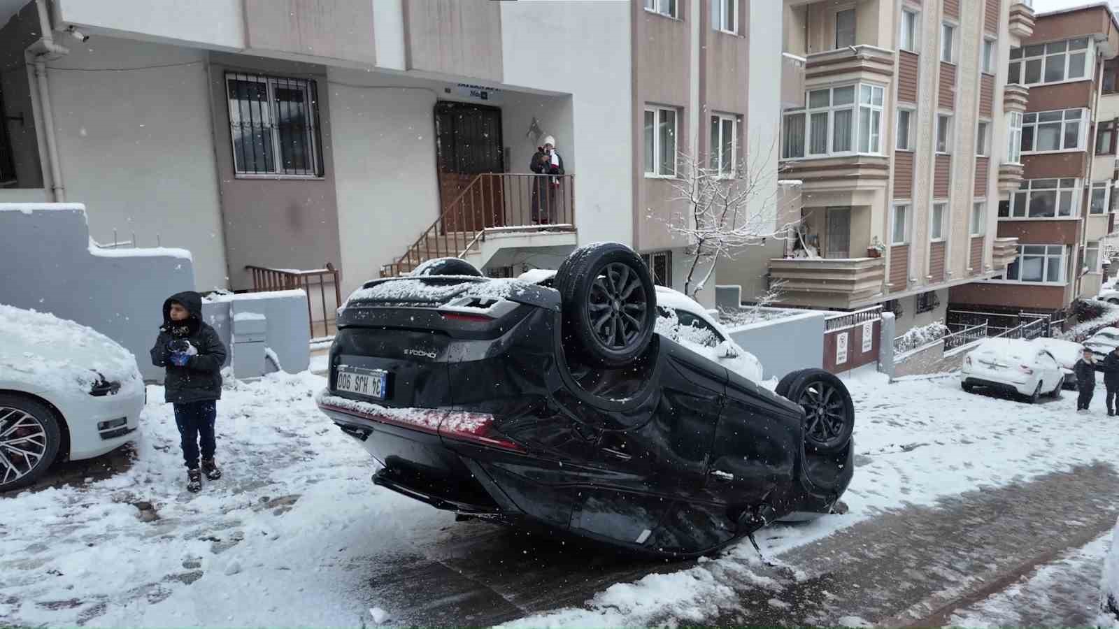umraniyede kontrolden cikan otomobil takla atti 3 yarali 0 57C8usju