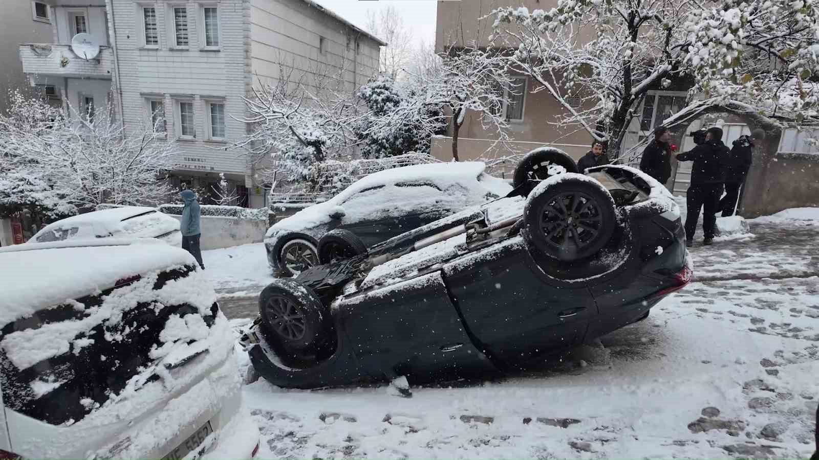 umraniyede kontrolden cikan otomobil takla atti 3 yarali 1 j8Fbu6IV