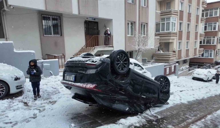 umraniyede-kontrolden-cikan-otomobil-takla-atti-3-yarali-5zDZ3tfe.jpg