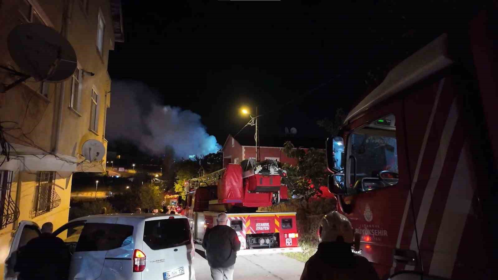 umraniyede korkutan cati yangini 2 nNAZlvV6