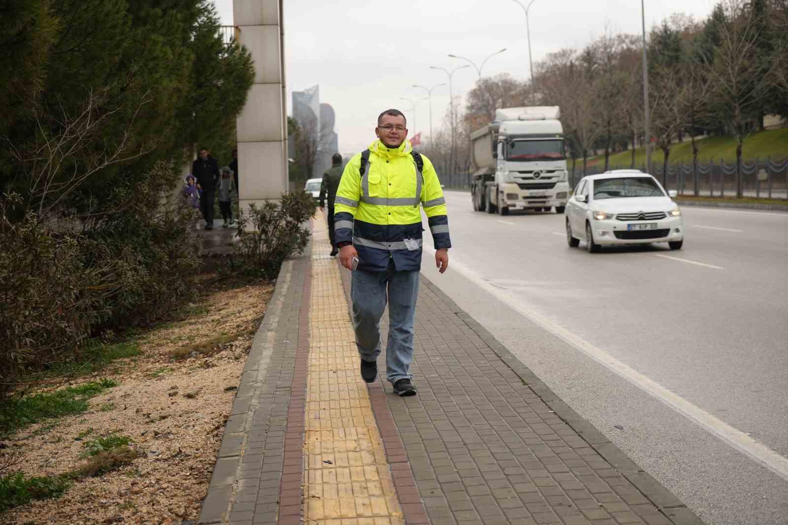 umreye gitmek icin giresundan yuruyerek yola cikti 12 gununde gaziantepe ulasti 3