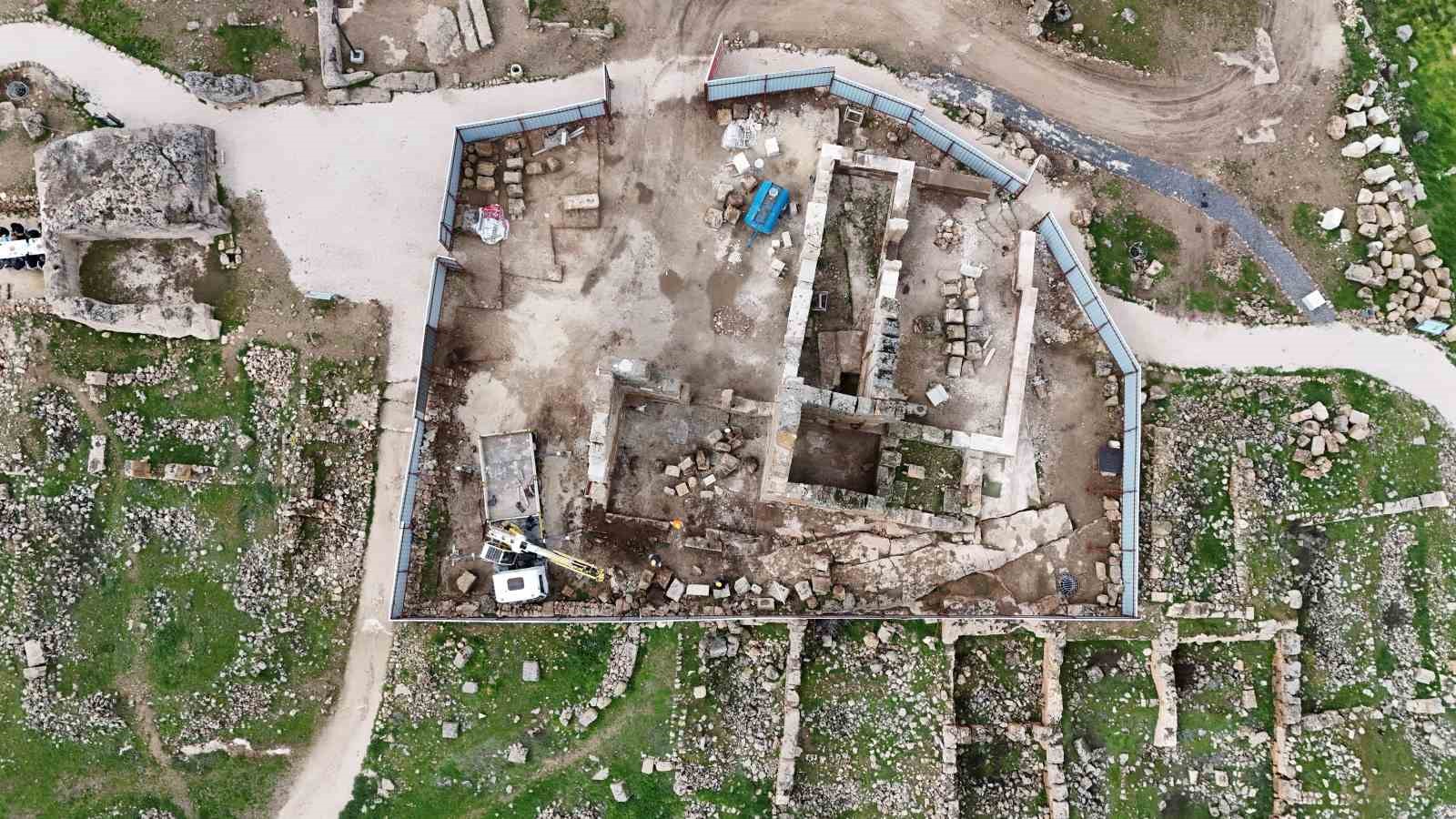 UNESCO Dünya Mirası Geçici Listesi’nde yer alan Zerzevan Kalesi’nde restorasyon çalışmaları devam ediyor 4 unesco dunya mirasi gecici listesinde yer alan zerzevan kalesinde restorasyon calismalari devam ediyor 0 SkvjVRSW
