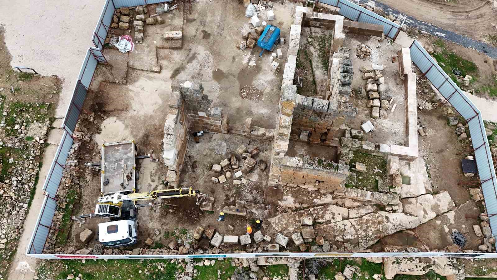 UNESCO Dünya Mirası Geçici Listesi’nde yer alan Zerzevan Kalesi’nde restorasyon çalışmaları devam ediyor 5 unesco dunya mirasi gecici listesinde yer alan zerzevan kalesinde restorasyon calismalari devam ediyor 1 ZpUfvGya