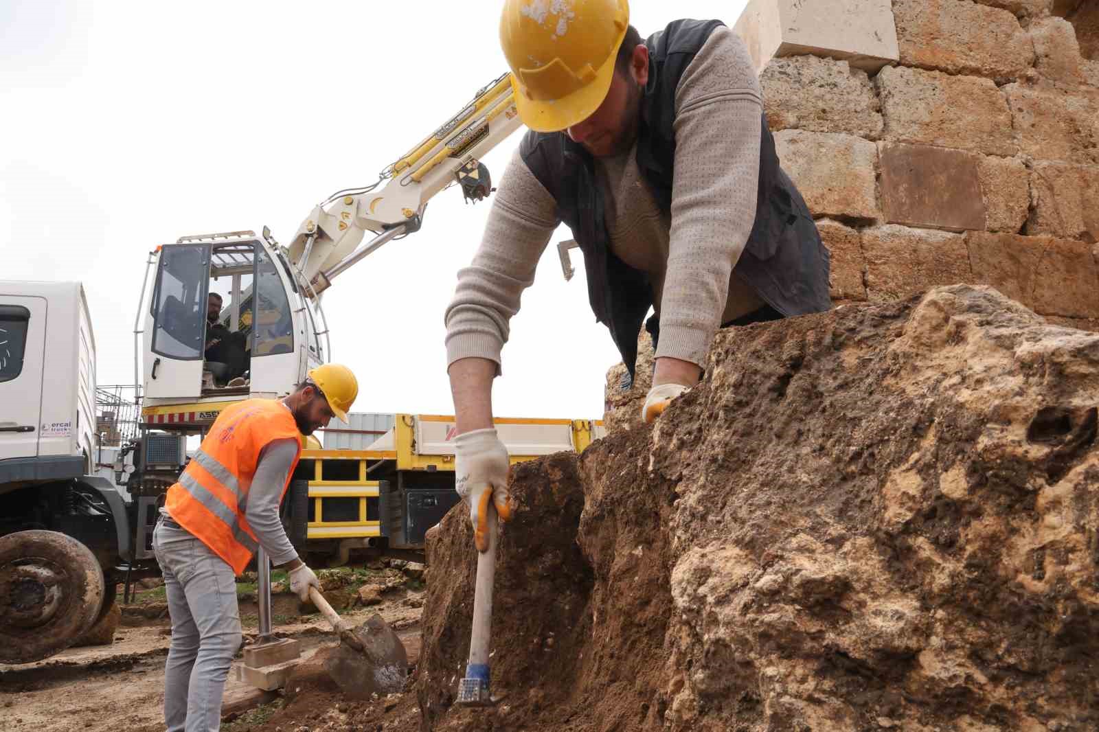 UNESCO Dünya Mirası Geçici Listesi’nde yer alan Zerzevan Kalesi’nde restorasyon çalışmaları devam ediyor 9 unesco dunya mirasi gecici listesinde yer alan zerzevan kalesinde restorasyon calismalari devam ediyor 5 s5zQNLgF